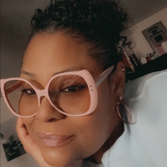 Meet your Posher, Cheretha - Picture 2 of 4